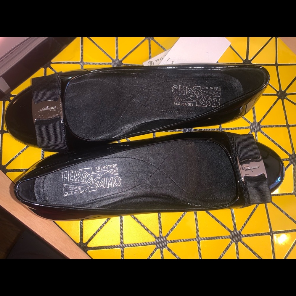 Salvatore ferragamo flats size 7